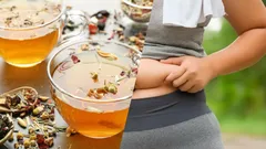 Chudnij łatwo i smacznie: dietetyk poleca 8 herbat wspomagających odchudzanie
